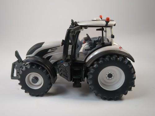 Britains 43215 valtra t254v - 43215,
