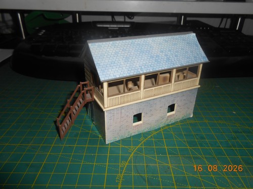 Hornby skaledale signal box - signal,