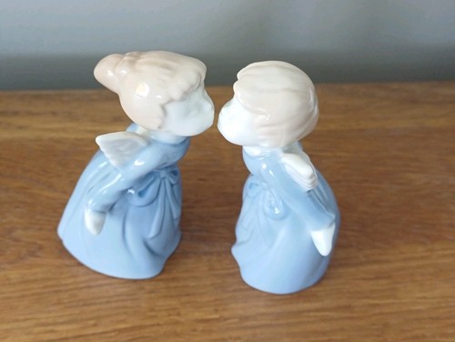 Pair kissing angels blue - a,