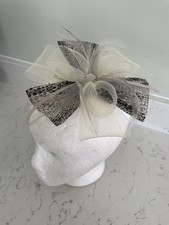 Black & cream Head Fasinator
