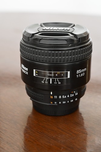 Nikon hn 23 lens - 85/1.8, d