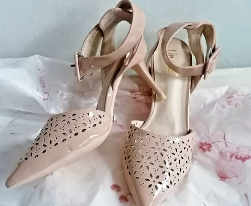 Ladies neutral pointed toe - neutral,