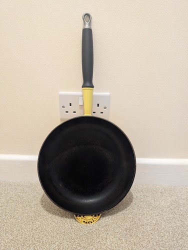 Creuset cast iron enamel - cast,