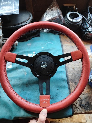 Montney red leather steering - red,