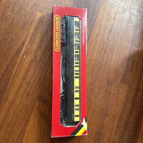 Hornby railways r430 gwr coach - railways,