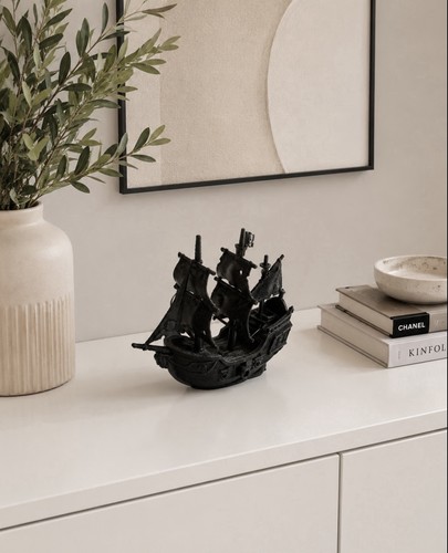 Small black pirate ship - small,