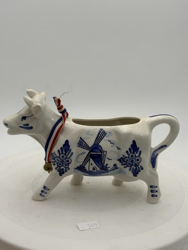 Delft blue cow creamer - delft, milk