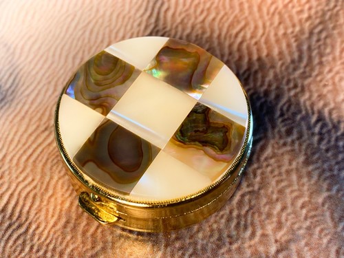 Mother pearl and abalone - mother,