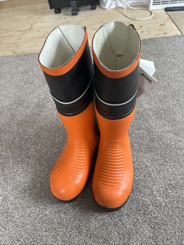 Stihl chainsaw boots size 5 - chainsaw,