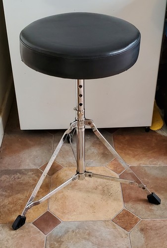 Traps round throne - 🤖🥁,