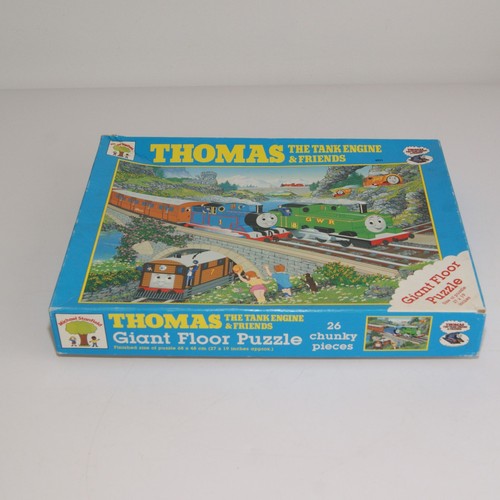 Thomas the tank engine - thomas, giant