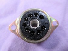 B9A McMurdo Valve Base Socket