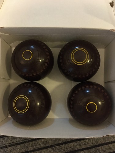 Second hand lawn bowls size - second,