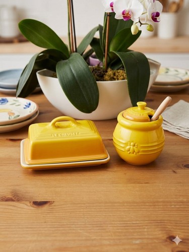 Brand new creuset nectar - new,