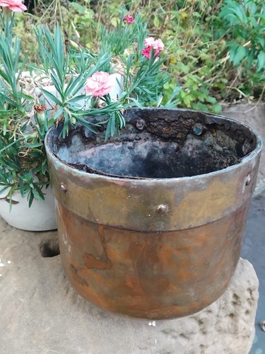 Antique heavy copper planter - heavy, /