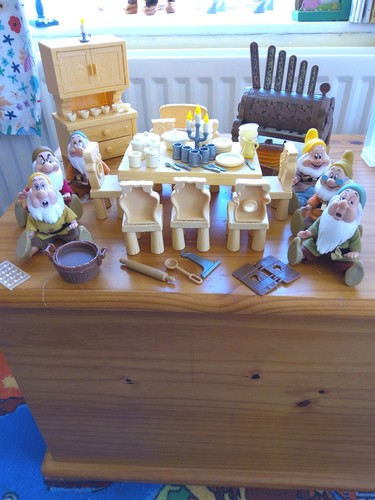 Disney dwarfs dining - dwarfs,