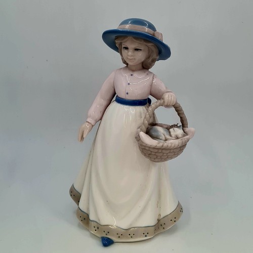 Vintage porcelain figurine - ,