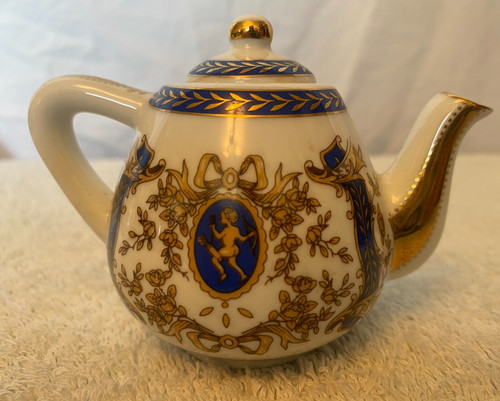 Collectable miniature teapot - collectable,