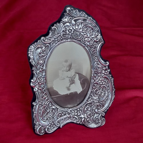 Stunning vintage ornate design - stunning,