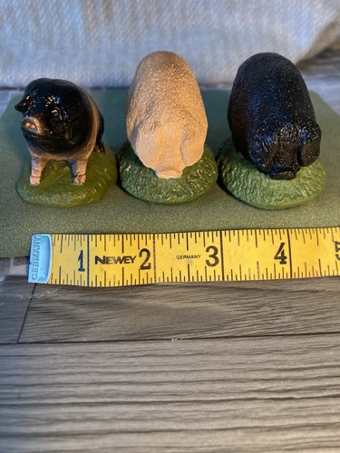 Small pig ornaments - 3,
