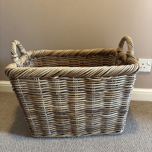 Extra large vintage wicker - extra,