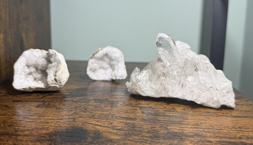 Natural clear quartz crystal - clear,