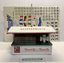 SCALEXTRIC TRI-ANG VINTAGE 1960's REFRESHMENT KIOSK / CAFE (CHERISHED) A228