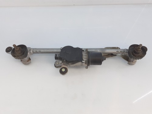 5311c004 front windshield - front,