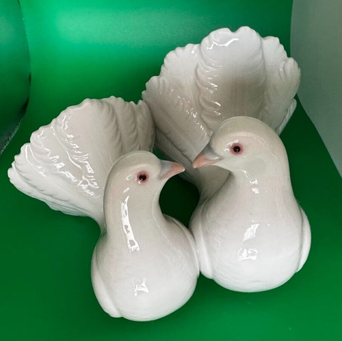 Lladro white vintage figurine - lladro,