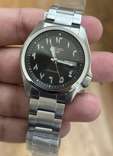Seiko sports black arabic dial - sports,