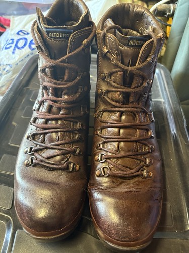 Altberg boots size 9 - boots, medium