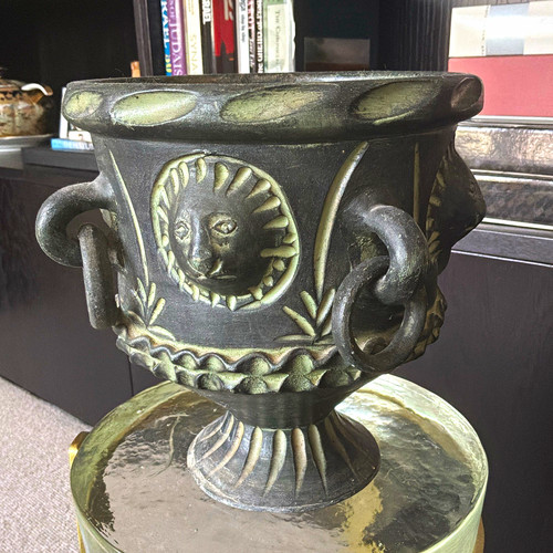 Black green pedestal urn - black,