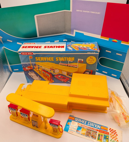 Blue box service station - service,