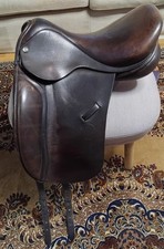 Dressage Saddle Quatro English leather 17.5 medium 
