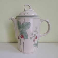Wedgwood Raspberry Cane 2 Pint