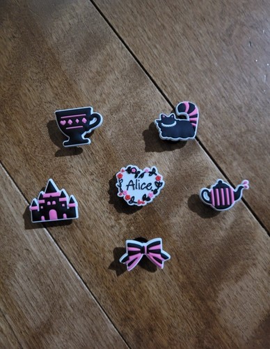 Lot croc charms - of, alice