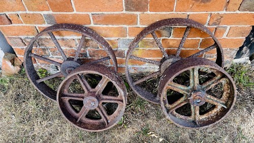 Antique shepherds hut cast - shepherds,