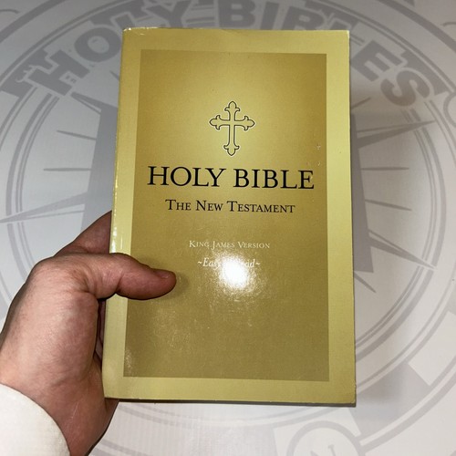 Holy bible the new testament - -,