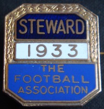 THE FOOTBALL ASSOCIATION 1933 STEWARD Badge Maker DENTON&DOWN LONDON 28mm x 32mm