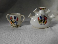 CRESTED CHINA UDDER VASE TYG