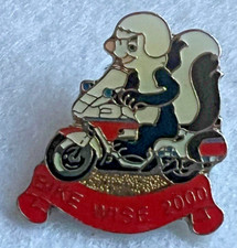 CID SKUNK ON POLICE MOTORBIKE - BIKE WISE 2000 PIN BADGE