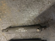 Terex HD1000 Tipping Ram