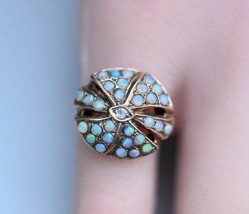 Gorgeous antique opal ring - gorgeous,