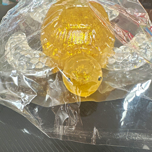 Unmarked yellow clear glass - &,