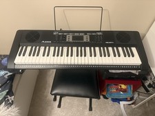 Alesis Melody 61 Keyboard 300