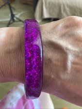 DARK PINK GLITTER RESIN BANGLE UNUSUAL BNWOT STANDARD WRIST