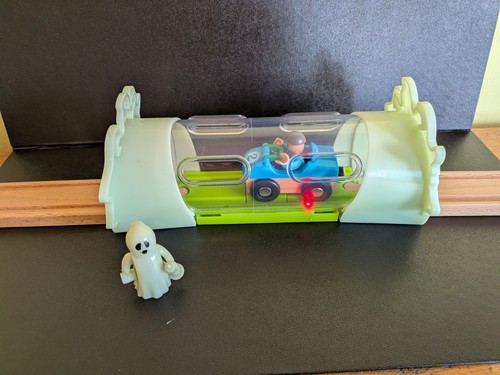 Glow the dark ghost tunnel - in,