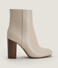 Lovely Ladies Size 7 Ecru