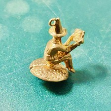 9ct Witch On A Toad Stool
