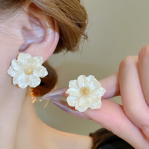 New elegant white - white, stud